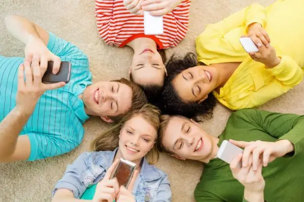 Generación Z que son, qué edad tienen y cuáles son sus características