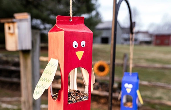 5. Comedero para aves con materiales reciclados
