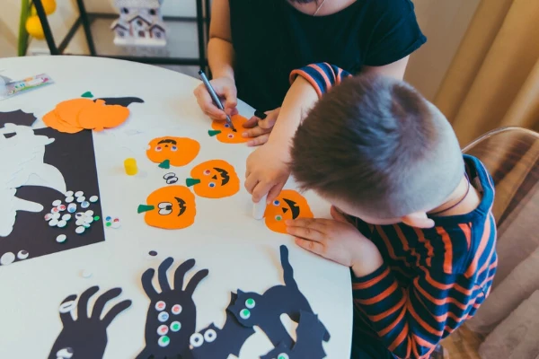 15. Organizar una búsqueda de dulces de Halloween