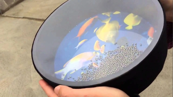 20. Tambor oceánico con envases reutilizados
